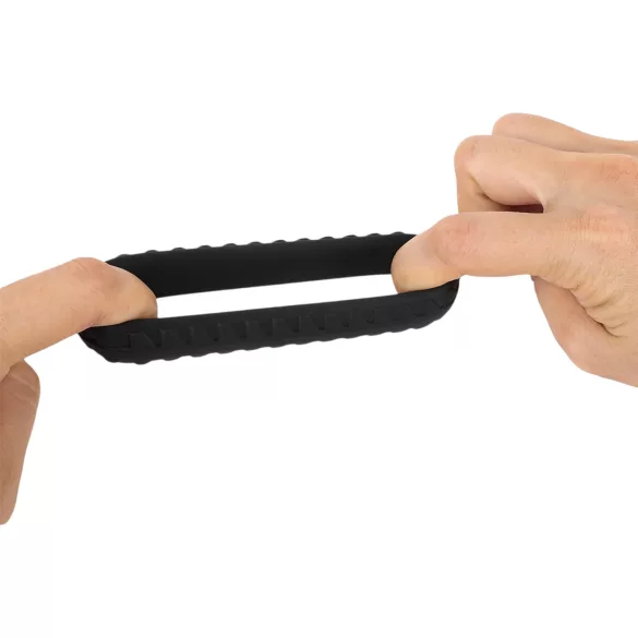 Pulselock Forge - siliconen penisring met bandpatroon (zwart) - 35 mm